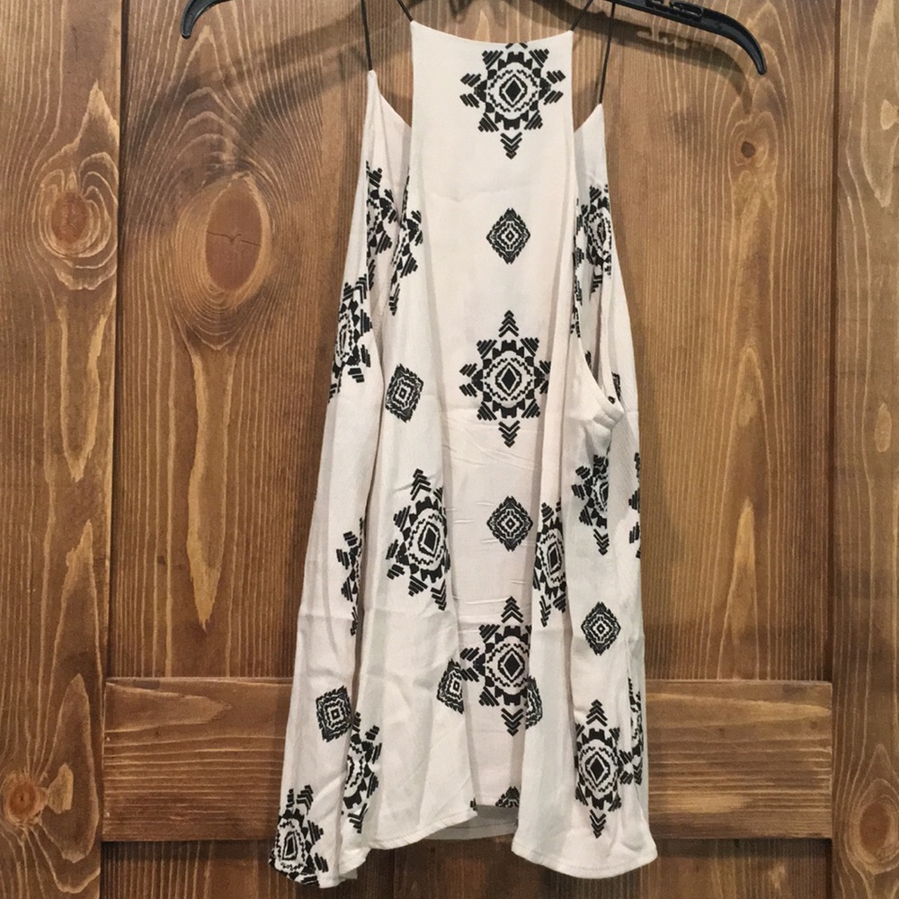 Printed tank NWOT - Picture 4 of 5
